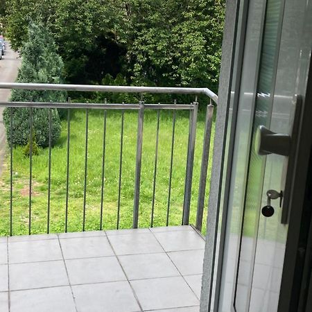 Toll Apartment Mit Privatem Eingang Free Parking Slbst Check-In Netflix 30 Zone Ruhig Duisburg Exterior foto