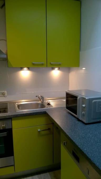 Toll Apartment Mit Privatem Eingang Free Parking Slbst Check-In Netflix 30 Zone Ruhig Duisburg Exterior foto
