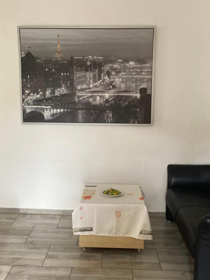 Toll Apartment Mit Privatem Eingang Free Parking Slbst Check-In Netflix 30 Zone Ruhig Duisburg Exterior foto